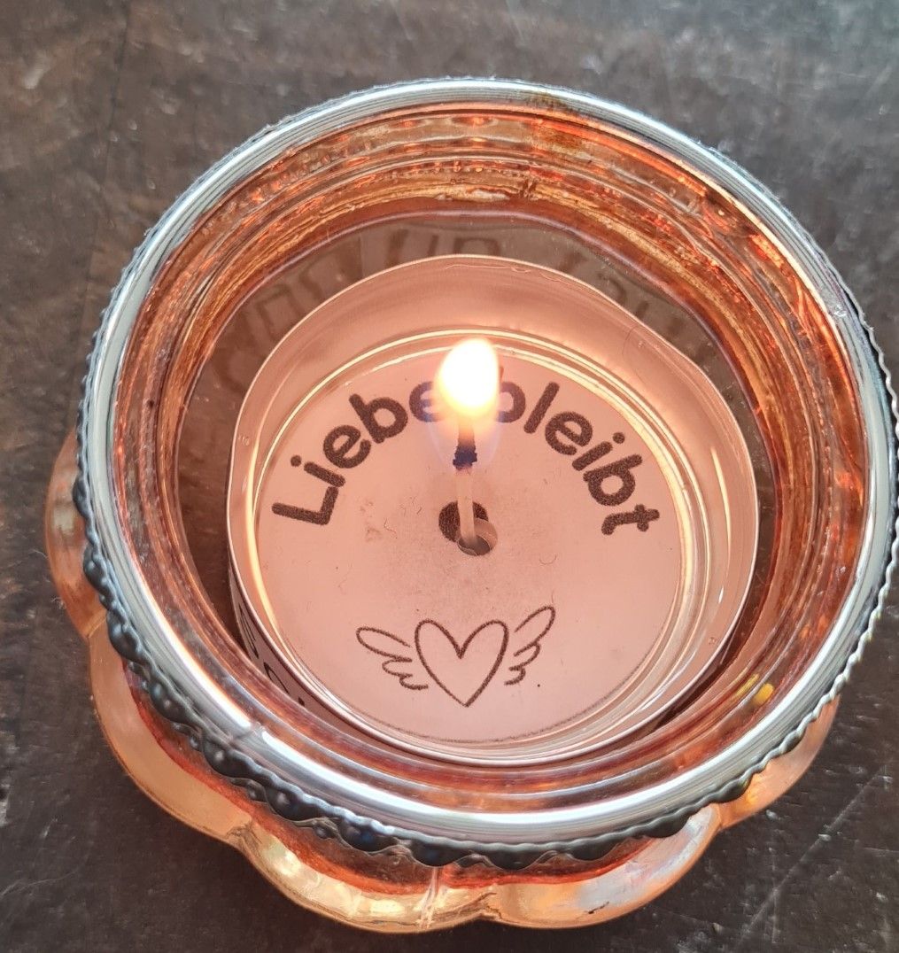 Tröste Dich und Andere durch ein Licht in dunkler Zeit. Diese Lichter werden mit dir dunkle oder traurige Tage durch stehen und DIr helfen.  Gestalte eine Trauerfeier damit liebevoller, schenke auch anderen ein Licht.In meinem Newsletter günstiger