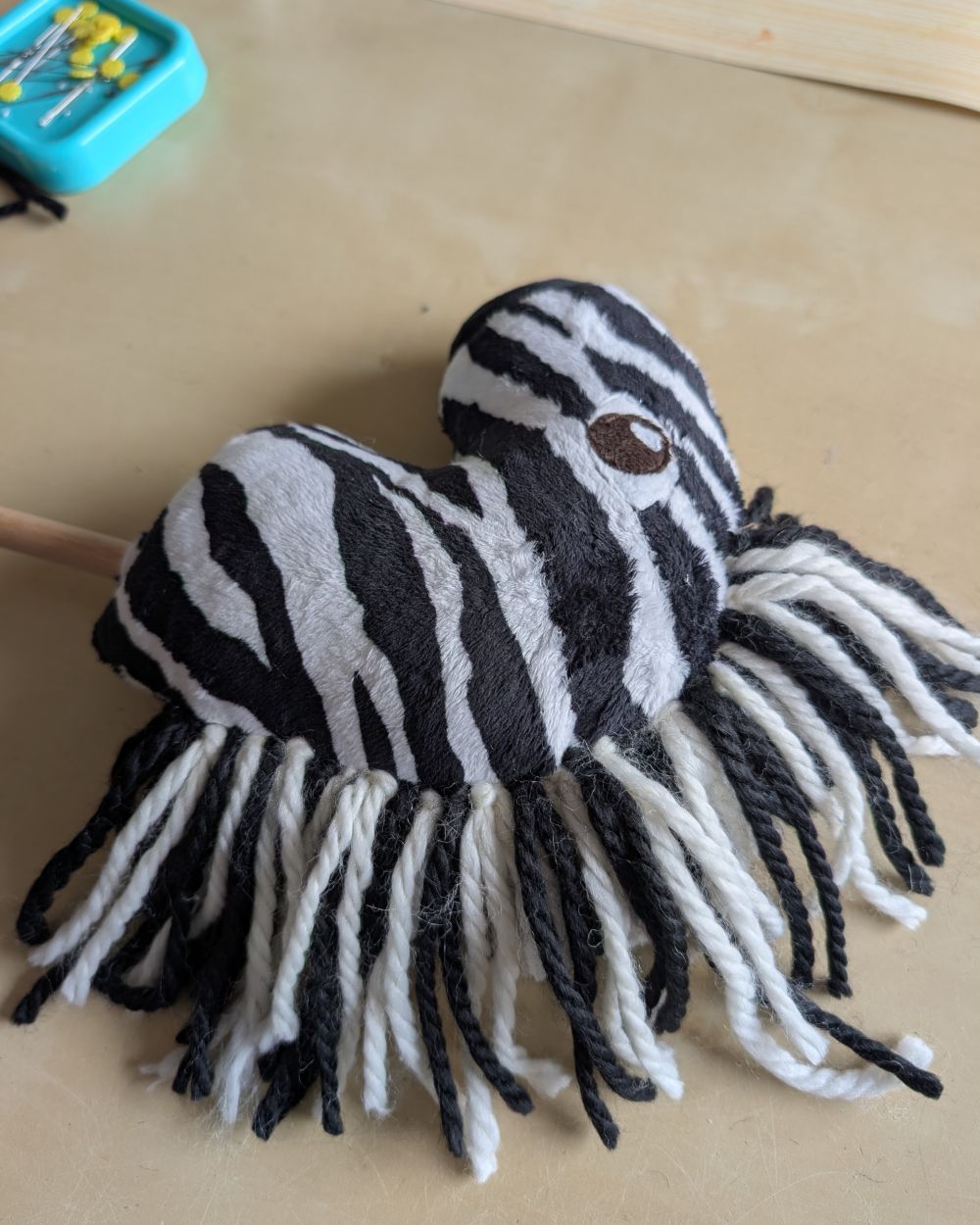 Vom Wunsch zur Wirklichkeit: Unser selbstgenähtes Zebra-Steckenpferd