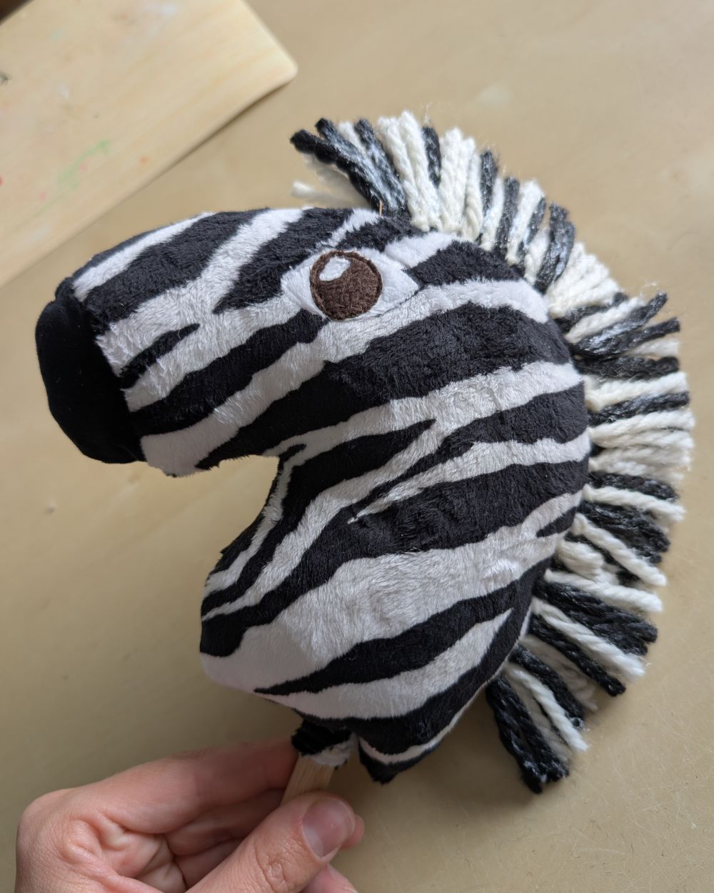 Vom Wunsch zur Wirklichkeit: Unser selbstgenähtes Zebra-Steckenpferd