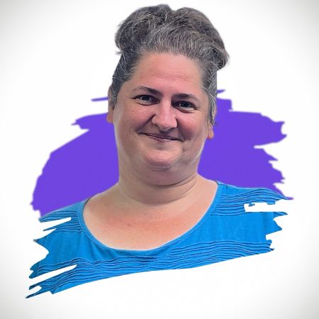 Ich bin Daniela, bin aktuell 44 Jahre alt und wohne mit meinem Mann und meinem Sohn im schönen Köln. Seit 2020 erstelle ich unter dem Label „Mithstoff“ meine eigenen Plotterdateien nachdem ich Weihnachten 2015 meinen ersten Plotter geschenkt bekommen habe.<br />
Ja, er stand dann 1 Jahr lang einsam und unbenutzt in der Ecke, bis ich mich endlich mit ihm im April 2017 auseinandergesetzt und lieben gelernt habe.<br />
<br />
- also nichts ist unmöglich -<br />
<br />
Seither nutze ich das erstellen meiner Dateien als kreatives Gegenstück zu meinem Hauptberuf im öffentlichen Dienst.<br />
<br />
Ich freu mich auf euch