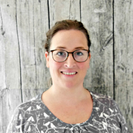 Hallo, ich bin Iris von Nähpuls.<br />
Ich freue mich, dass du auf mein Label aufmerksam geworden bist.<br />
Bei mir findest du alltagstaugliche und praktische Basic-Schnitte in Einzelgrößen mit dem gewissen „Extra“!