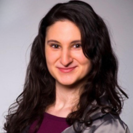 Hallo, ich bin Britta, und ich freue mich riesig, Teil dieser wundervollen Plattform zu sein!<br />
Ich lebe mit meinem wunderbaren Sohn Felix am idyllischen Bodensee und habe 2017 mein Herzensprojekt Stickzebra gegründet – inspiriert von meiner Liebe zu Zebras und einzigartigen Designs, die das Herz berühren.<br />
<br />
Bei Stickzebra entstehen mit viel Fantasie und Hingabe liebevolle Stickmotive – voller kleiner Details, die Geschichten erzählen. Auch wenn ich selbst keine begnadete Zeichnerin bin, habe ich das große Glück, mit sieben wundervollen Künstlern zusammenzuarbeiten. So entsteht eine kunterbunte Welt aus verschiedenen Stilrichtungen – für alle, die das Besondere suchen.<br />
<br />
Für mich ist Sticken eine kleine Auszeit voller Zauber. Ich wünsche mir, dass du beim Stöbern und Sticken genau dieses Gefühl spürst: Freude, Ruhe, Inspiration und ganz viel Herz. Schön, dass du hier bist.