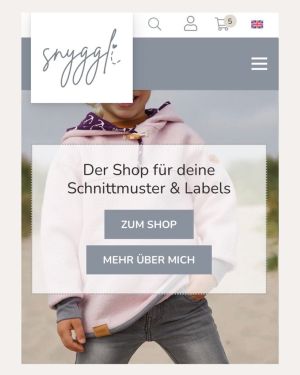 Snyggli Schnittmuster nähen mit dem ganz besonderen Hygge-Faktor. Für Babys, Kinder, Damen und Herren. Viele Schnittmuster sind speziell für Wollwalk und Musselin. Meine Schnittmuster sind professionell gradiert, die Nähanleitungen visuell ansprechend aufbereitet und enthalten viele verschieden Varianten. Alle Varianten sind im Detail beschrieben und bebildert. Und besonders auch für Nähanfänger gut geeignet. Einige Freebooks findest du ebenfalls im Shop. Tipps und Tricks rund um das Nähen mit Walk findest du auf meinem Blog.<br />
<br />
Möchtest du dich von Snyggli inspirieren lassen, exklusive Aktionen entdecken und dir den Zugang zu tollen Freebooks sichern? Dann melde dich jetzt zu unserem Newsletter an!<br />
<br />
Unsere aktuellen Lieblingsschnitte:<br />
- Outdoorhoodie Hej Varmen für Kinder, Damen, Herren. Wollwalk.<br />
- Musselin Bluse Hjertemusling für Damen.<br />
- Outdoorhose Hej Vinter für Kinder, Damen, Herren. Wollwalk.<br />
- Musselin Hemnd Lunmusling für Kinder (Gr. 56-170).<br />
... und viele weitere.<br />
<br />
Alle Schnitte enthalten neben einer ausführlichen, beschriebenen und bebilderten Nähanleitung mit einem großen Lookbook an Designbeispielen:<br />
- Beamerdatei mit Ebenen<br />
- A4 Datei zum Drucken mit Ebenen<br />
- A0 Datei zum Plotten<br />