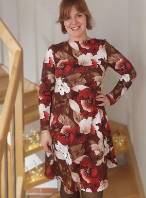 Ein kleines Stück Nähglück zum Fest: Kleid Kate.Ein gratis Schnittmuster, das jeder Frau schmeichelt, das leicht zu nähen ist und sich auch perfekt für Nähanfängerinnen eignet.Jetzt bei Graustufen-Stoffe.