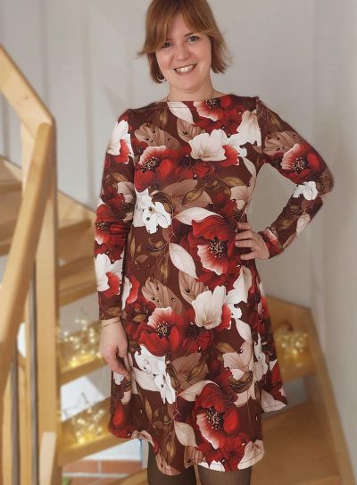 Ein kleines Stück Nähglück zum Fest: Kleid Kate.Ein gratis Schnittmuster, das jeder Frau schmeichelt, das leicht zu nähen ist und sich auch perfekt für Nähanfängerinnen eignet.Jetzt bei Graustufen-Stoffe.