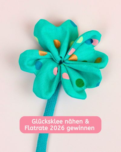 Frieda Glücksklee - Das neue Schnittmuster von shesmile ist zum Einführungspreis von nur 3,90€ online und mit ihm ein öffentliches Designnähen. Jetzt teilnehmen und Flatrate für 2026 gewinnen. Außerdem: Alle Schnittmuster und Bastelideen im Sale!