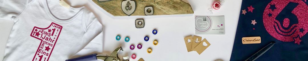 CoelnerLiebe - hier geht es um die liebe zu Köln und das Leben, Spass, Kreativität und eben die schönen Dinge im Leben. Unser Herz schlägt im DIY-Takt. Unser Schwerpunkt sind Plotterdateien, Bastel- und Nähanleitungen für alle, aber auch genähte Babsets oder selbstgemachte Nähgewichte aus Modelliermasse und Bügelbilder nach eigenem Design.