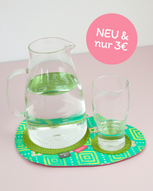 Meine Karaffe hat einen neuen "Lieblingsplatz" bekommen = Endlich keine Wasserränder mehr auf dem Schreibtisch. Sicher dir das Schnittmuster in 2 Größen für nur 3€.